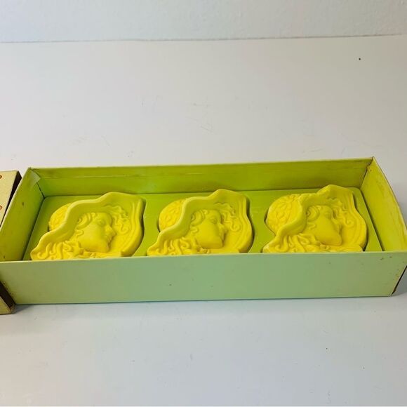 VTG Avon Golden Beauties Soap Set NIB - Picture 3 of 5